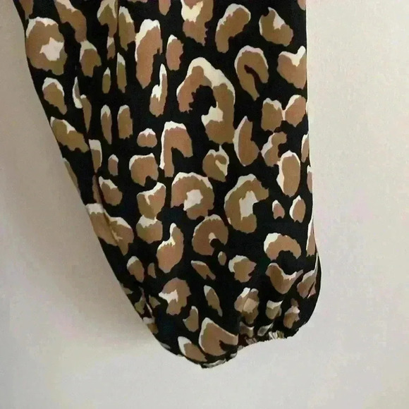 Women’s leopard dress. Puffy sleeves and neck with belt - Picture 4 of 5